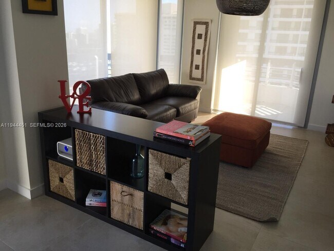 Building Photo - 19101 NE 36th Pl