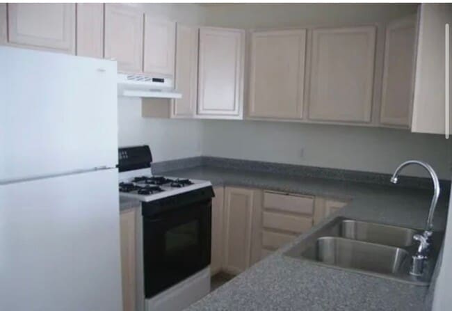 Foto del edificio - 2 story town house