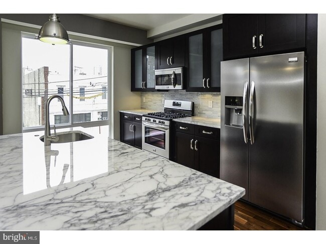 Building Photo - 2bd/2.5ba Northern Liberties Apartment w/ ...