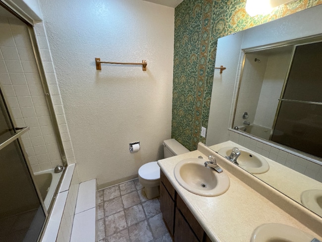 Building Photo - 2058 Clubhouse Way