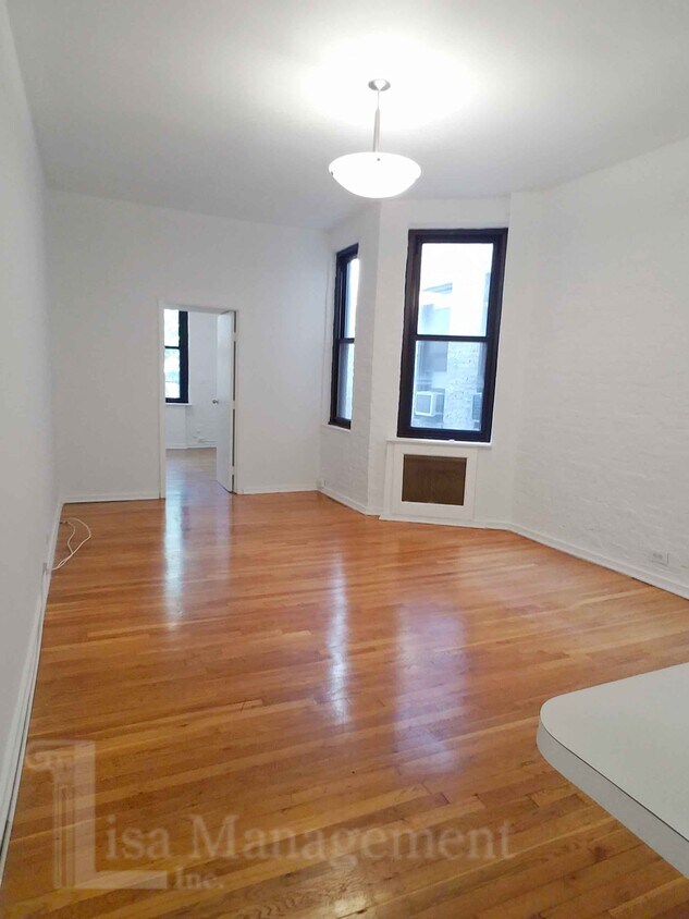 Primary Photo - 321 E 69th St