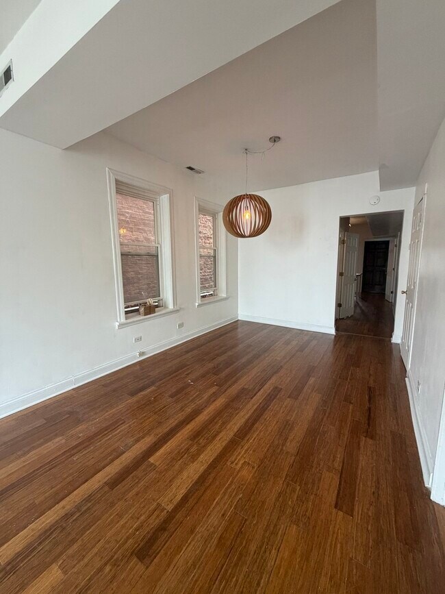 Foto del edificio - 2863 W McLean Ave