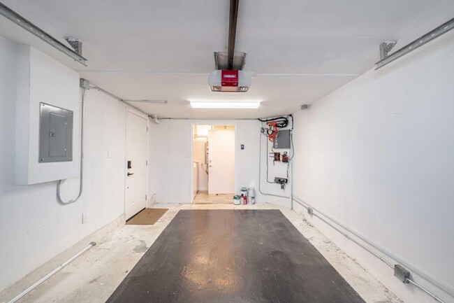 Building Photo - 653 St Francis Blvd