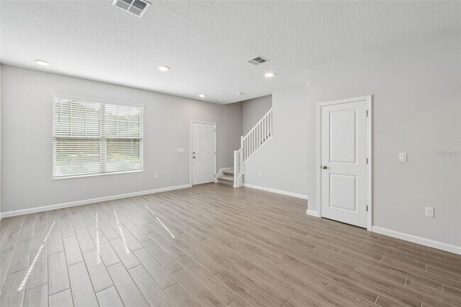 Building Photo - 510 Lady Palm St