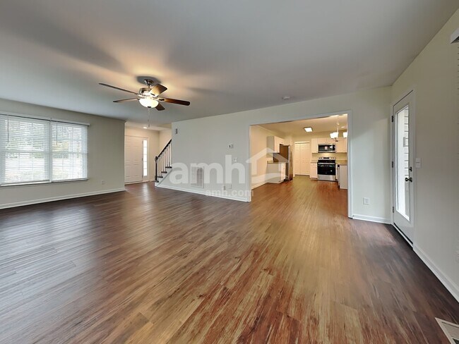 Foto del edificio - 614 Pebble Dr