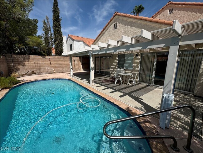 Foto del edificio - 10041 Dove Ridge Dr