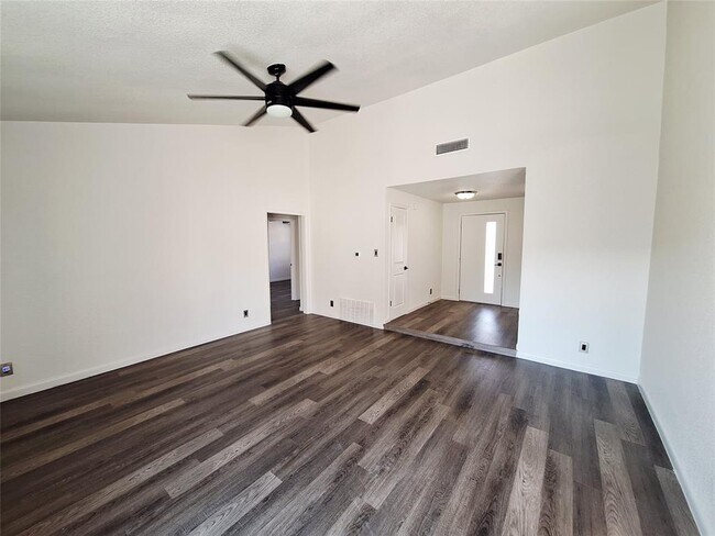 Foto del edificio - 1005 Ridgeline Dr