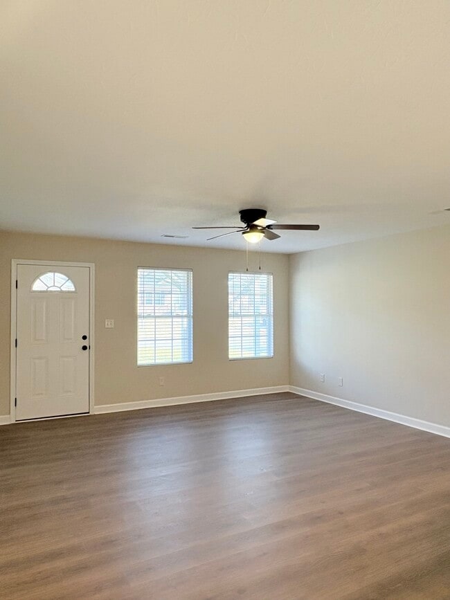 Foto del edificio - 353 Catalpa Cir