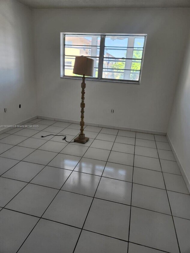 Building Photo - 160 Royal Palm Rd