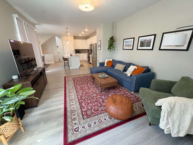 Foto del edificio - 3bd/2.5ba Paired Home in Trailside w/ side yard