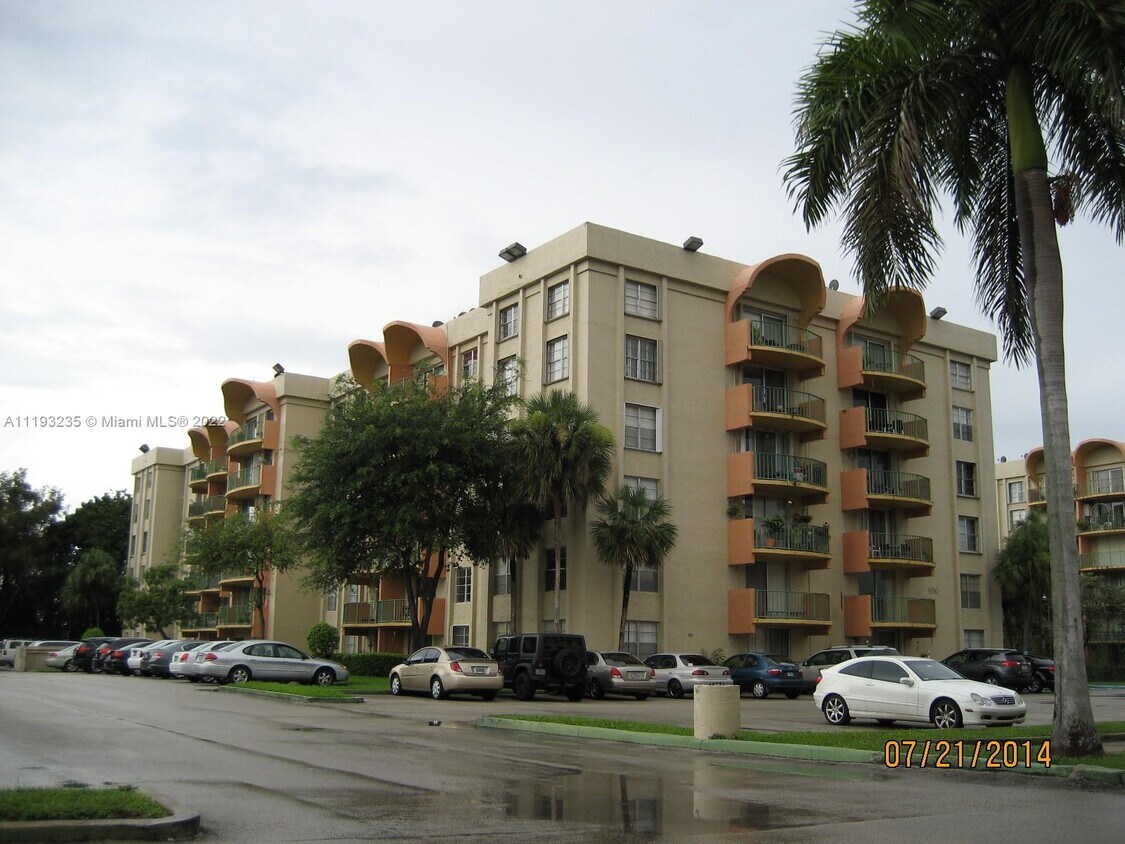 9350 Fontainebleau Blvd Unit 313, Miami, FL 33172 Condo for Rent in