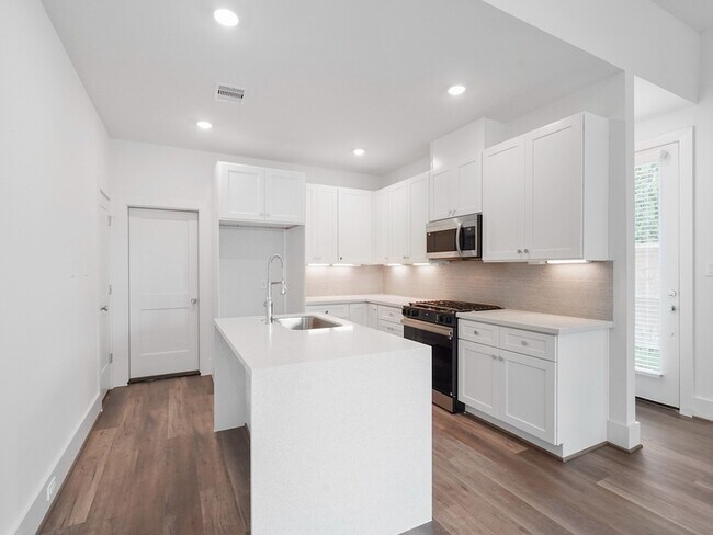 Foto del edificio - 7508 Carver Rd
