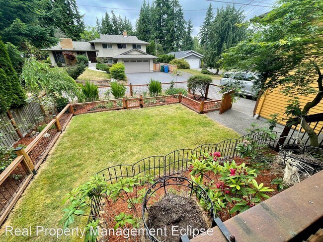 Building Photo - 4 br, 3.5 bath House - 315 N. 155th St.