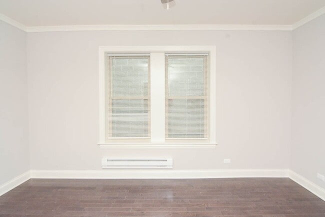 Building Photo - 645 W Wrightwood Ave