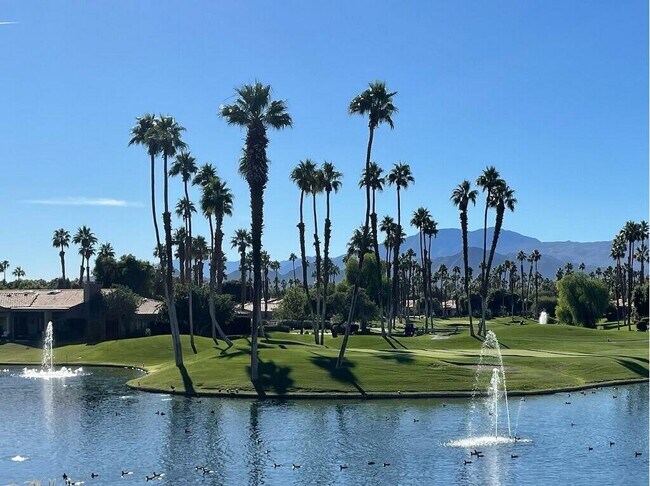 Foto del edificio - 38063 Crocus Ln