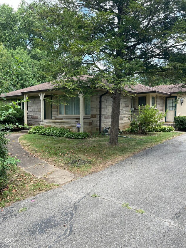 Foto principal - 8635 Carrollton Ave