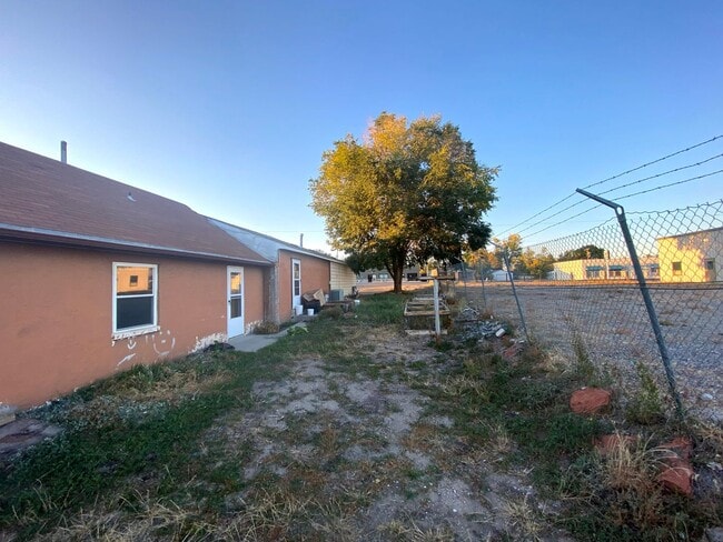 Foto del edificio - 821 W Main St