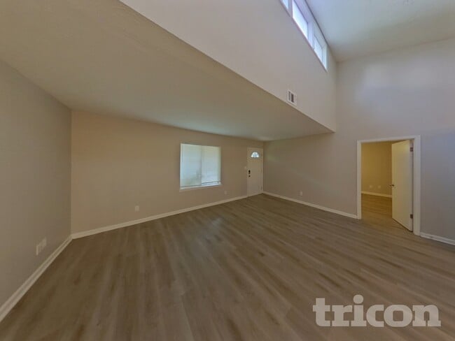 Foto del edificio - 3224 Creekwood Dr