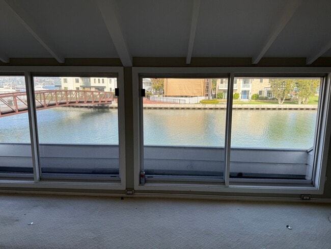 Building Photo - 105