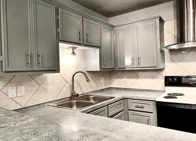 Building Photo - 3030 Ashley Pl