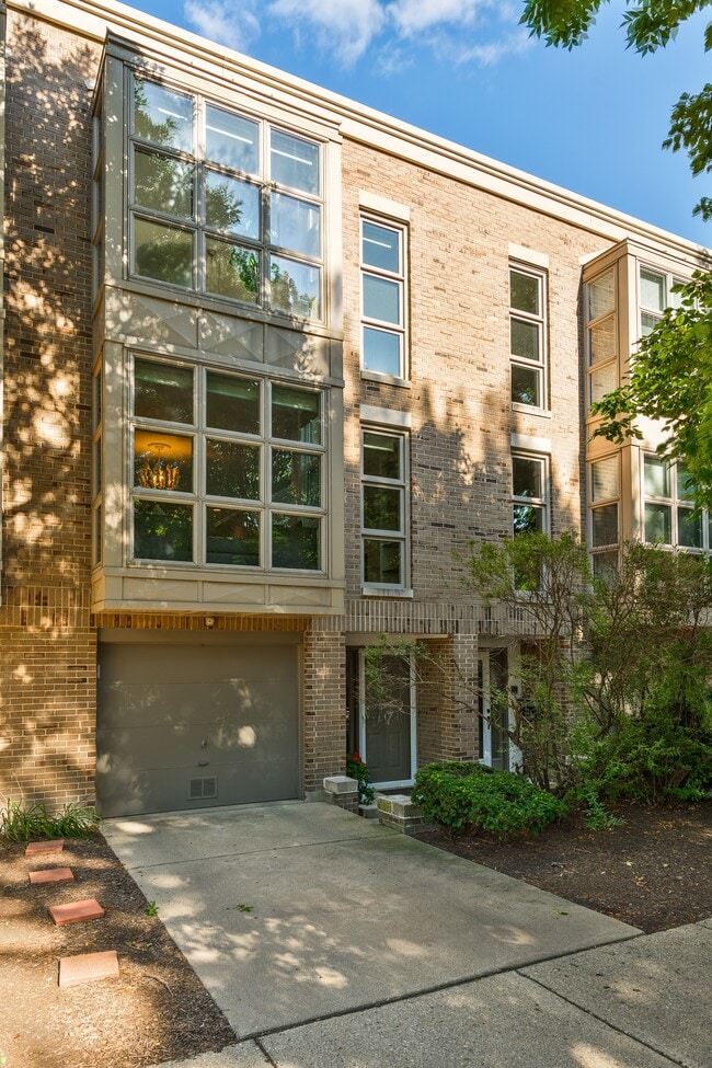 Photo - 2389 N Wayne Ave Townhome