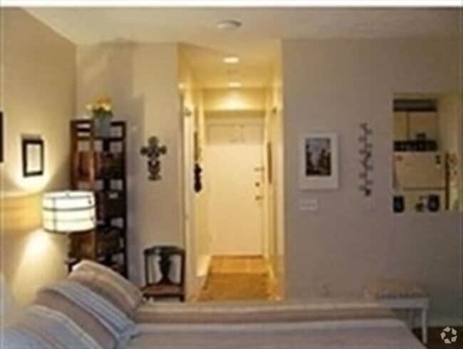 Building Photo - 389 Beacon St