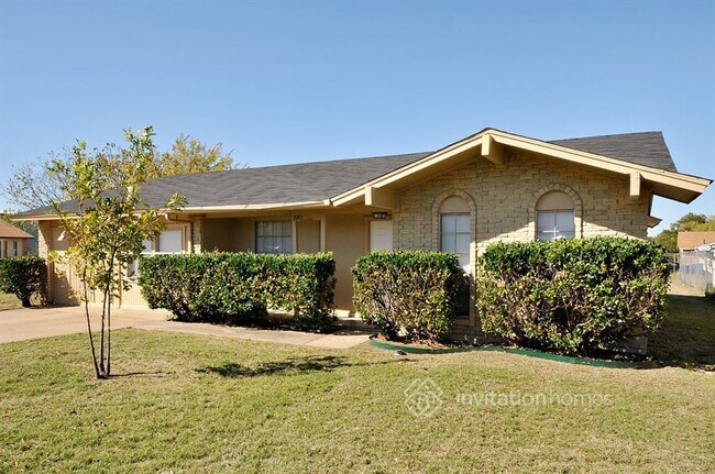 Building Photo - 1001 Glenhaven Dr