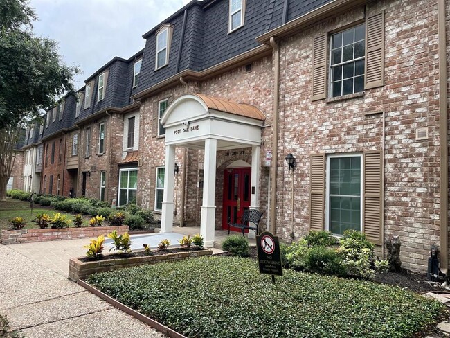 Building Photo - 353 N Post Oak Ln