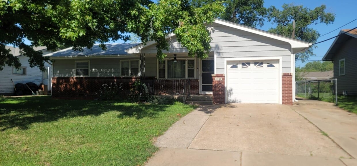 Primary Photo - 3063 S Bennett St