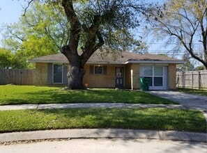 Building Photo - 1601 Yorktowne Dr