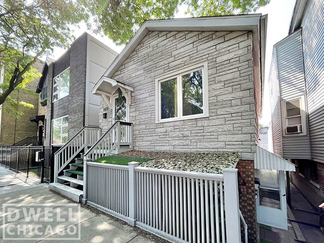 Building Photo - 1809 W Wabansia Ave