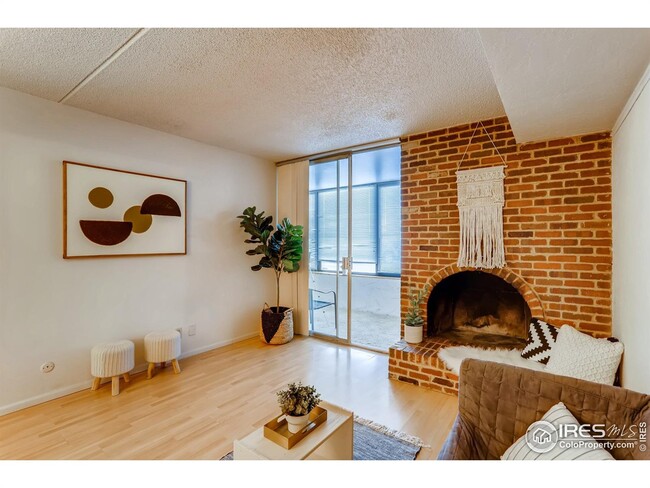 Living Room - 805 29th St
