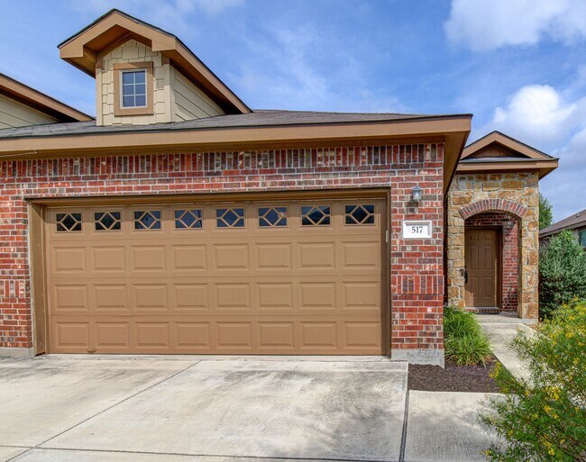 Foto del edificio - Beautiful 3 Bedroom Duplex Located in New ...