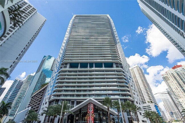 Building Photo - 1300 Brickell Bay Dr