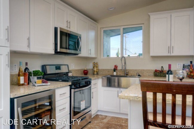 Foto del edificio - 6712 Bisby Lake Ave