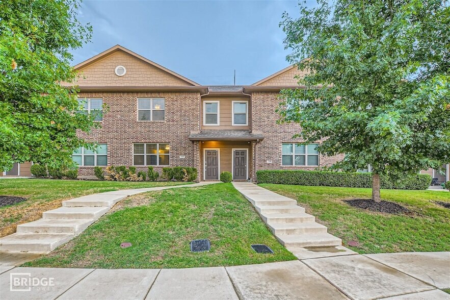 Primary Photo - 1313 Lakecrest Ln