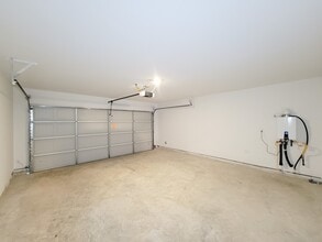 Building Photo - 15671 Plum Brk Dr