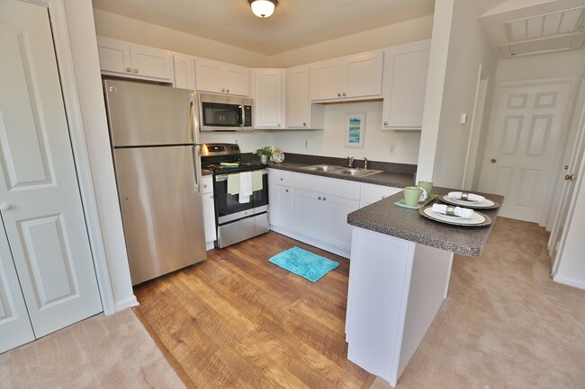 Foto del edificio - UPDATED & READY 07-14-25! 2-Bedroom 2nd Fl...