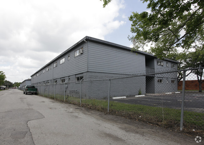 Building Photo - Rozewood Apartments