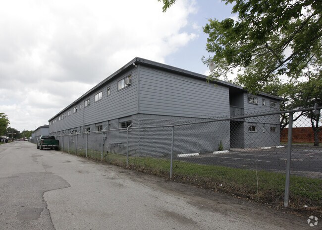 Rozewood Apartments - Shaver Park Apartments