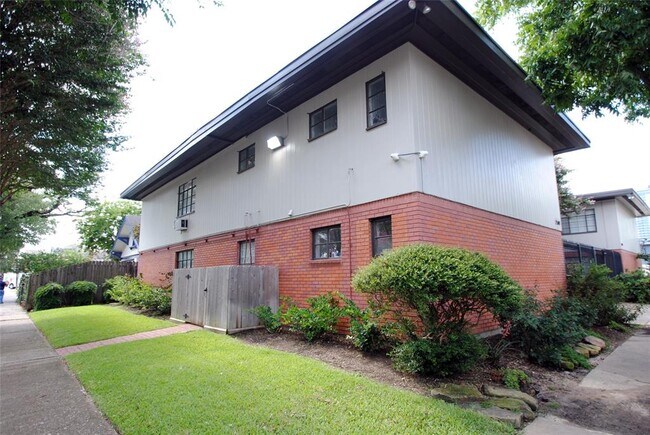 Foto del edificio - 2501 Yoakum Blvd