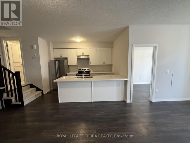 Building Photo - 585 Colborne St E