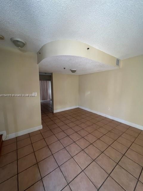 Building Photo - 210 Riviera Cir