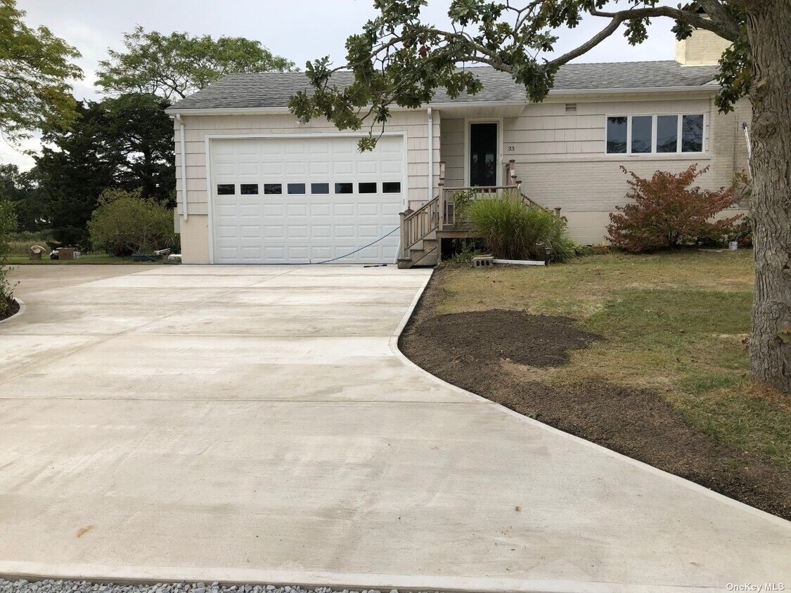 33 Beach Rd, Laurel, NY 11948 House Rental in Laurel, NY