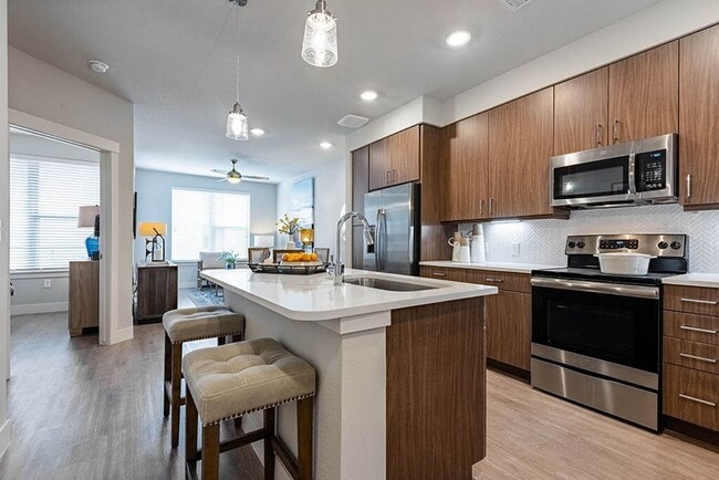 Building Photo - Luxe at Mile High