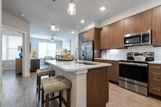 Building Photo - Luxe at Mile High