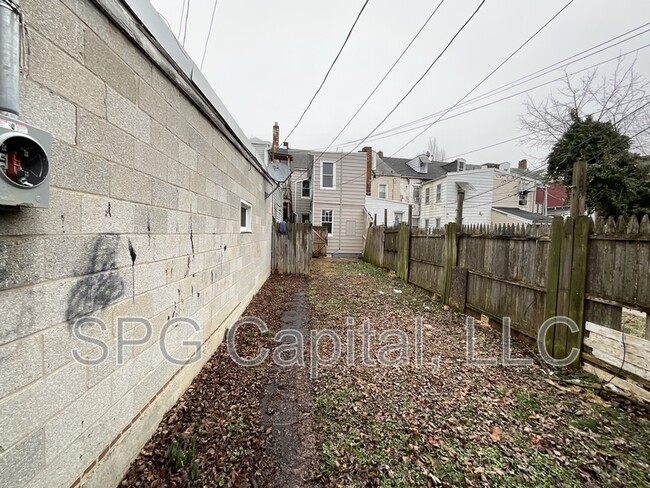 Building Photo - 524 S Queen St