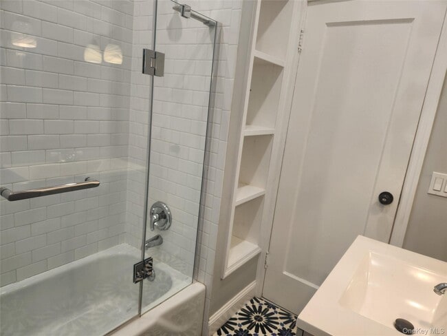 Foto del edificio - 124 Corlies Ave