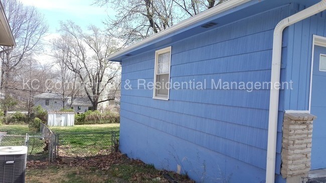 Foto del edificio - 8719 Stark Ave