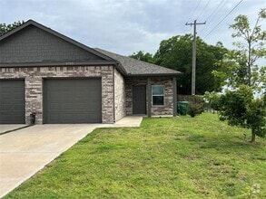 Building Photo - 2701 Ginger Ct